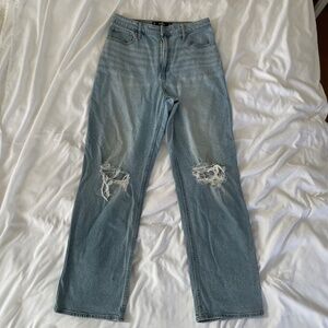 Hollister Ultra High-Rise Dad Denim Light Wash w/ Distressing Size 11R